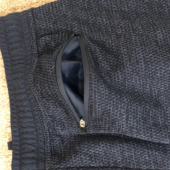 Reebok Speedwick Fleece Hoodie, Speedwick Sweatpants, & Shirt (size L) Bundle - Picture 14 of 16